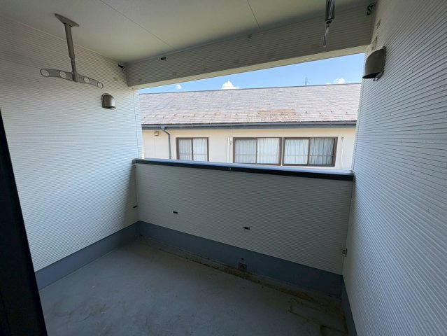 中古戸建　不破郡垂井町　令和4年築のバルコニー|インナーバルコニーになっており、急な雨でも安心です♪