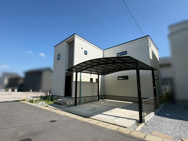 中古戸建　不破郡垂井町　令和4年築の前面道路含む現地写真|前面道路は６ｍ有るため駐車もしやすいです♪