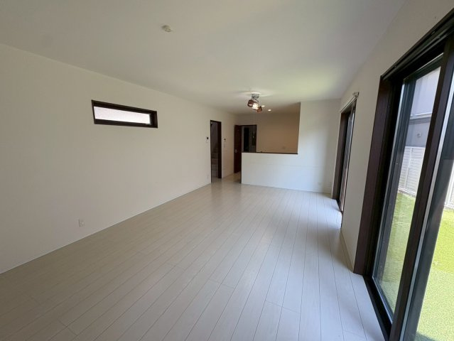 中古戸建　不破郡垂井町　令和4年築の居間・リビング|18帖ＬＤＫです♪奥行きに余裕有り！
