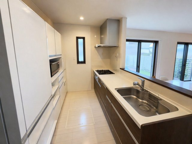 中古戸建　不破郡垂井町　令和4年築の居間・リビング