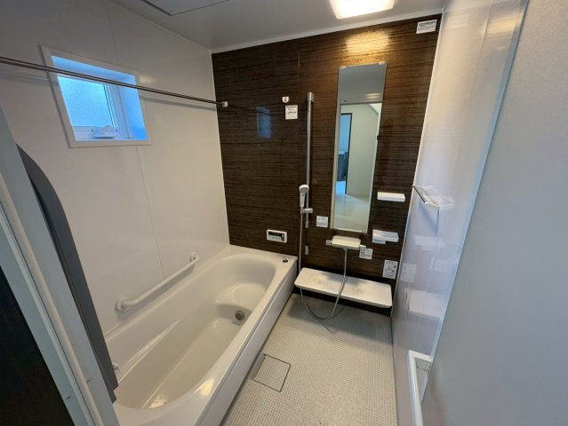 中古戸建　不破郡垂井町　令和4年築の洋室|主寝室です。クローゼットが2つあり大容量です（CGで小物類を物消ししています）