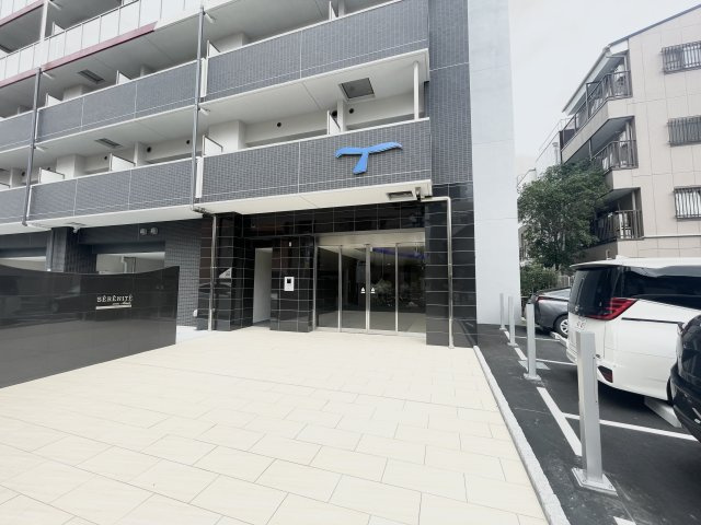 セレニテ十三ミラクのエントランス