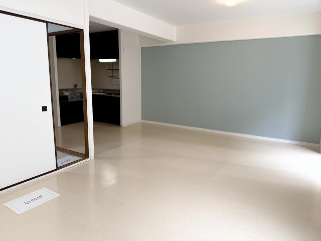 明石土山駅前スカイハイツB棟の居間・リビング