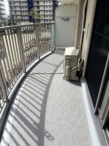 明石土山駅前スカイハイツB棟のバルコニー