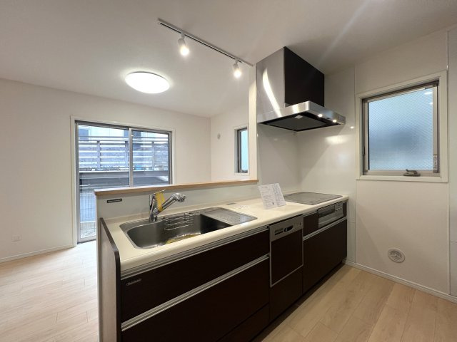 家事動線が良いだけじゃない。子供も喜ぶ回遊動線。な、お家【リフォーム／保土ヶ谷区法泉1丁目中古戸建】のキッチン|お料理しやすいキッチンです