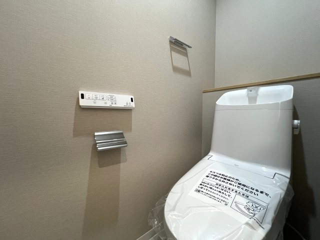 家事動線が良いだけじゃない。子供も喜ぶ回遊動線。な、お家【リフォーム／保土ヶ谷区法泉1丁目中古戸建】のトイレ