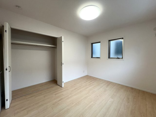 家事動線が良いだけじゃない。子供も喜ぶ回遊動線。な、お家【リフォーム／保土ヶ谷区法泉1丁目中古戸建】の洋室|使い勝手のいい洋室です