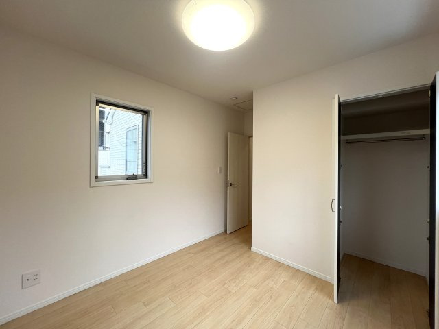 家事動線が良いだけじゃない。子供も喜ぶ回遊動線。な、お家【リフォーム／保土ヶ谷区法泉1丁目中古戸建】の洋室|個人の部屋や寝室として使える洋室です