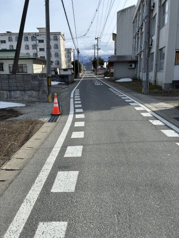 米沢市下花沢１丁目　売地の前面道路含む現地写真