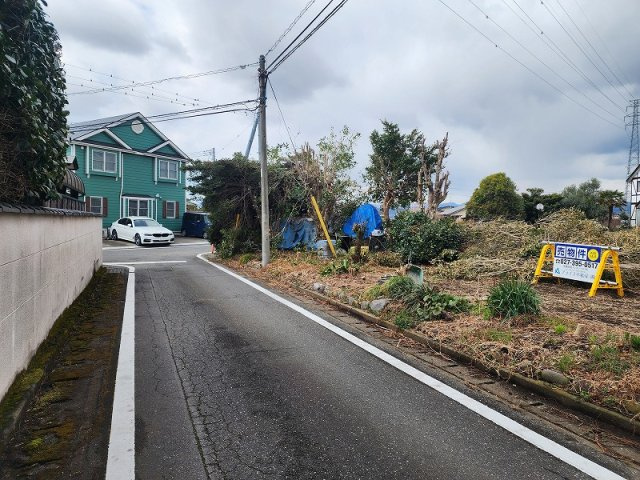 高崎市筑縄町売土地の前面道路含む現地写真