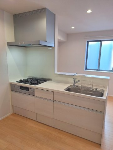 ミルクリスタル杉並のキッチン|★ガスコンロ３口グリル付きシステムキッチン★