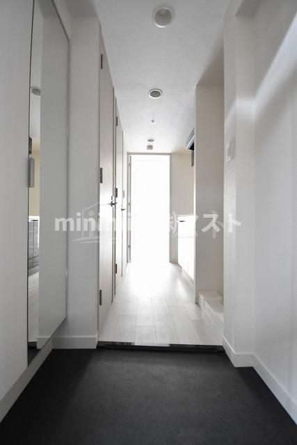 プレサンスOSAKA　DOMECITYクロスティの玄関