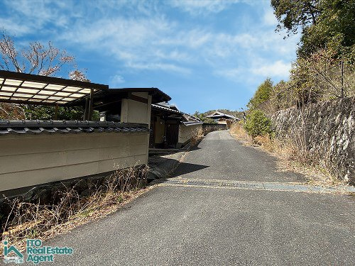大北山天神岡町 中古戸建の前面道路含む現地写真