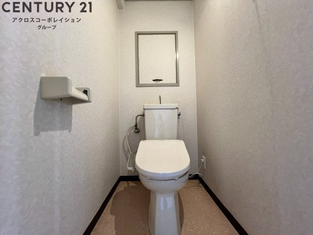 温水洗浄便座付きのトイレです♪