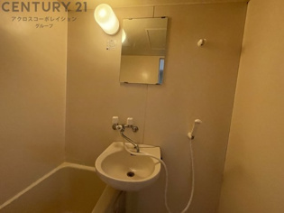 浴室内に洗面台がついてます！