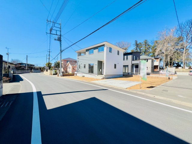 伊勢崎市美茂呂町の前面道路含む現地写真|閑静な住宅街で駐車も焦らずに◎