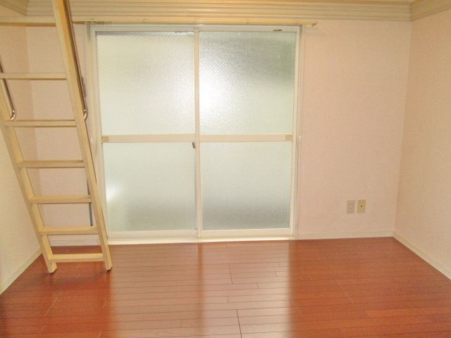 アイルイン上北沢の居間・リビング