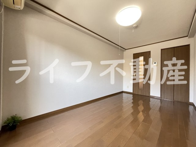 エムズ・コンフォートの居間・リビング|おしゃれな居間です