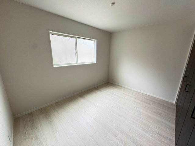 名谷町　中古戸建ての洋室|ゆったりした洋室です