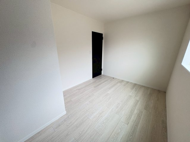 名谷町　中古戸建ての洋室|使い勝手のいい洋室です