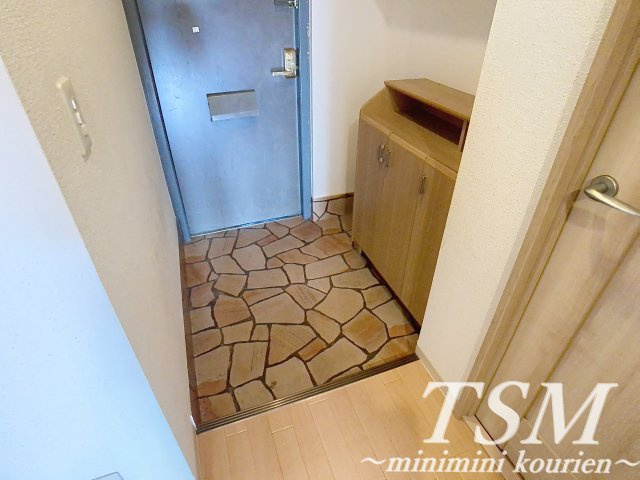 香里カーサヒルの玄関