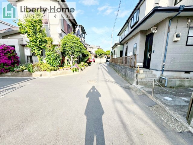 取手市野々井1期　新築戸建て　1号棟の前面道路含む現地写真