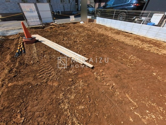 【前面道路含む現地写真】 | プライバシー性と開放感を高める住環境。陽当たりの良い開かれたロケーションを活かし、心地よい暮らしをプランニング

