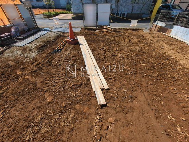 【外観】 | 青く澄み渡った綺麗な空と、陽の光をたっぷりと受ける、そんな新築住宅で新生活をスタートしてみませんか？見学・ご相談等、ミライズホーム(株)までお気軽にご連絡下さい♪