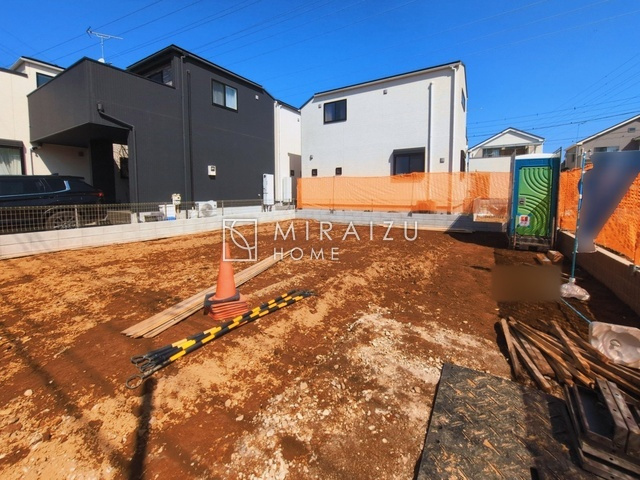 【外観】 | 青く澄み渡った綺麗な空と、陽の光をたっぷりと受ける、そんな新築住宅で新生活をスタートしてみませんか？見学・ご相談等、ミライズホーム(株)までお気軽にご連絡下さい♪