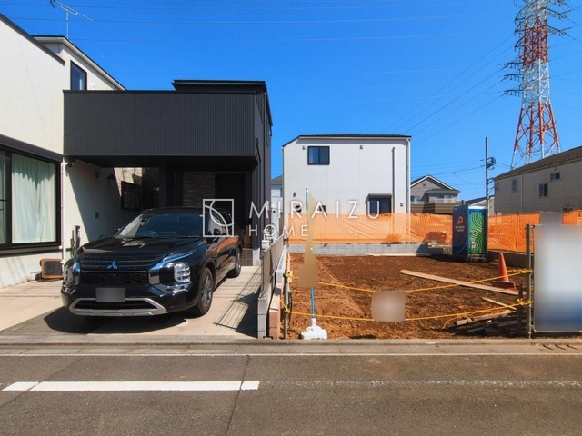 【外観】 | 青く澄み渡った綺麗な空と、陽の光をたっぷりと受ける、そんな新築住宅で新生活をスタートしてみませんか？見学・ご相談等、ミライズホーム(株)までお気軽にご連絡下さい♪