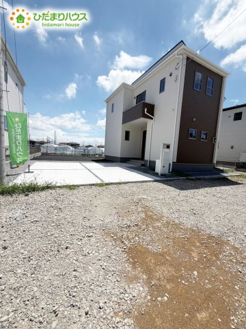 木間ヶ瀬Ⅵ（独立戸建10棟）　新築戸建　7号棟の前面道路含む現地写真|前面道路も幅が広いため車庫入れも安心です(^^)/							

