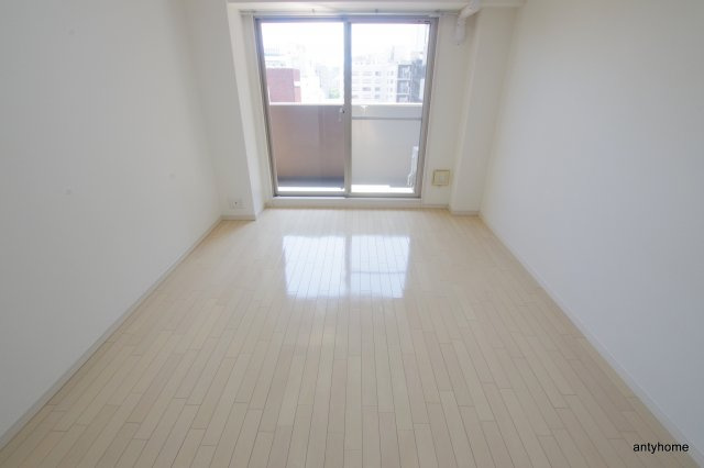 アーデン西天満　仲介手数料無料の居間・リビング