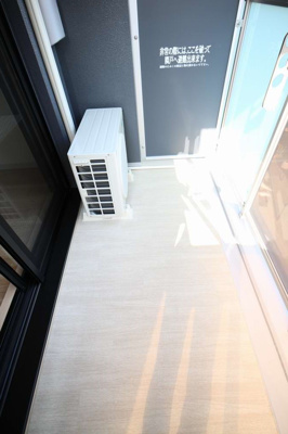 【バルコニー】 | Metrosa弁天町 | 開放的で明るい空間を演出してくれるバルコニーです