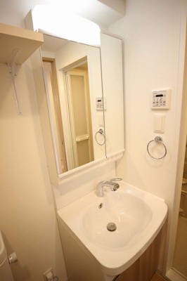 【洗面所】 | Metrosa弁天町 | 明るい洗面所です