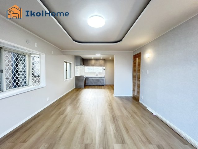 神戸市西区宮下1丁目　中古戸建の居間・リビング|【ホームページに現地動画掲載中】●年中無休：当日予約可●LDK18帖になります。2面採光！