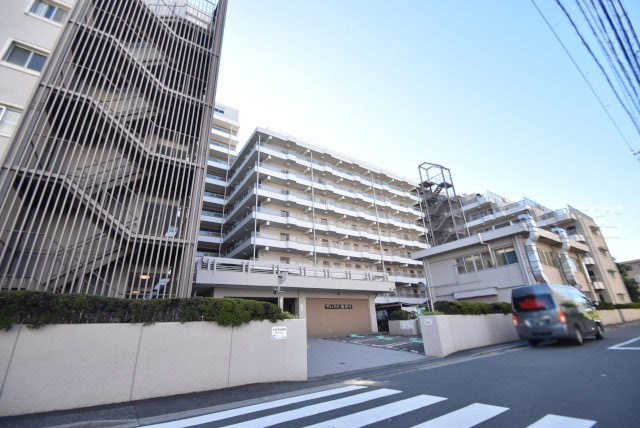 【現況写真】 | サニーコート滝野川 | 前面道路と外観の様子です。～即日のご見学可能～　お問合せはお気軽にどうぞ。