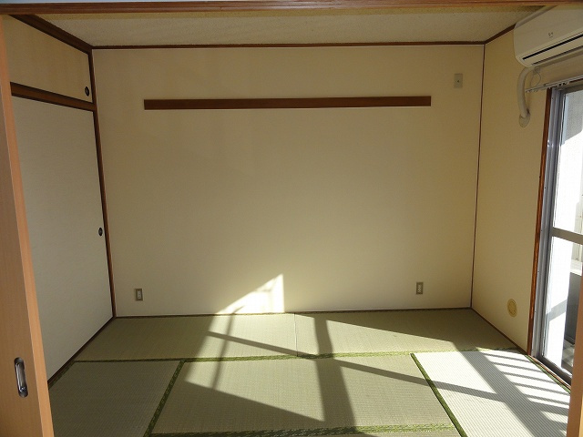 西町コーポの和室