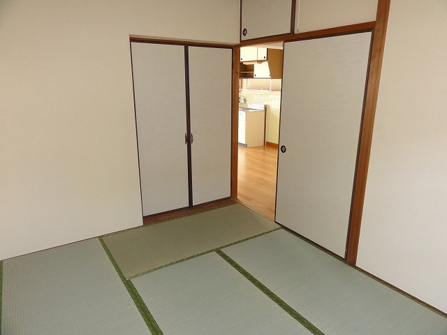 西町コーポの和室