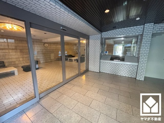 ライオンズマンション甲子園口二見町のエントランス