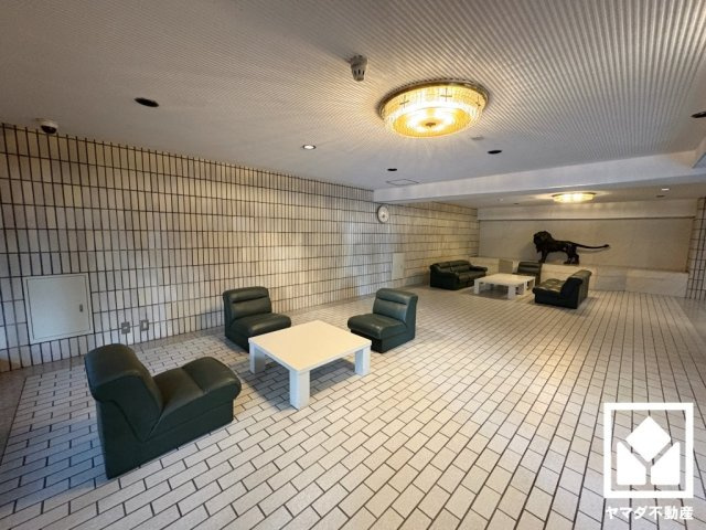 ライオンズマンション甲子園口二見町のロビー