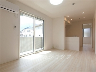 広島市安佐北区可部１丁目のアパートの居間・リビング|人気の対面キッチン