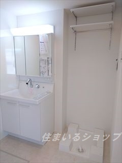 広島市安佐北区可部１丁目のアパートの洗面所|三面鏡付きシャンプードレッサー