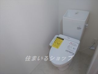 広島市安佐北区可部１丁目のアパートのトイレ|シャワートイレ・収納棚あり