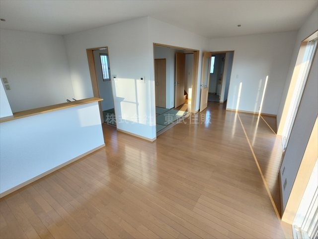 【居間・リビング】 | 比企郡川島町飯島 | こちらの居間で趣味の時間をお楽しみください