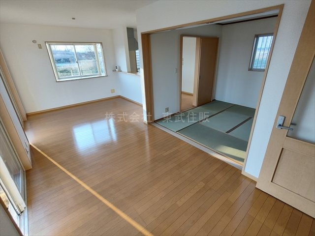 【居間・リビング】 | 比企郡川島町飯島 | 開放感があり日当たり良好です