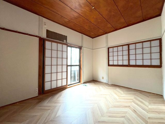 東阪田貸家の洋室