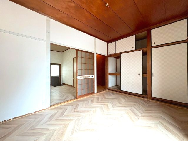 東阪田貸家の洋室