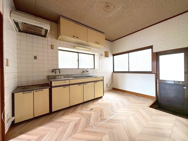 東阪田貸家の居間・リビング
