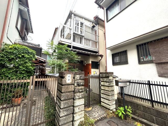 東阪田貸家