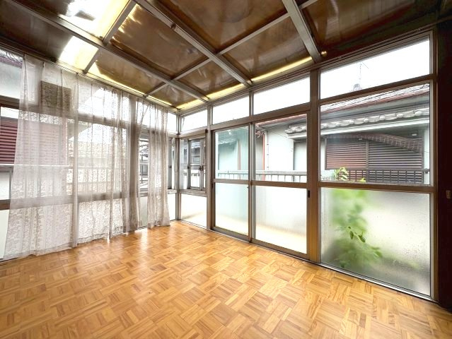 東阪田貸家の洋室
